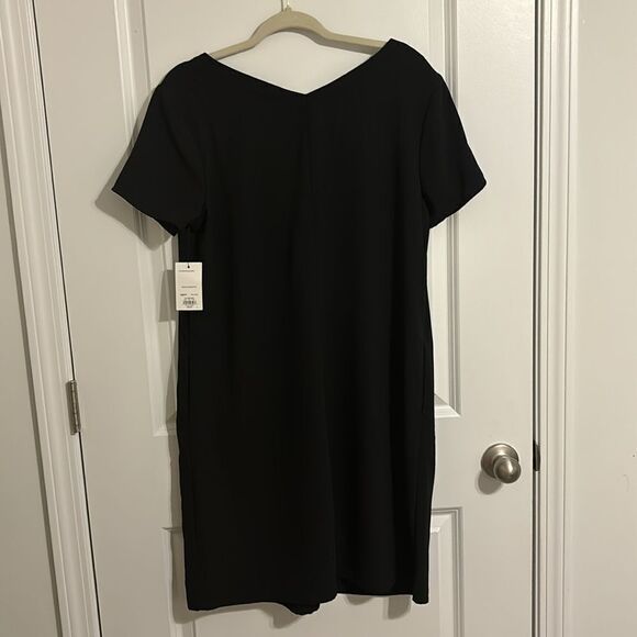 Little Black VNeck Dress with Pockets 💖 - Picture 5 of 7